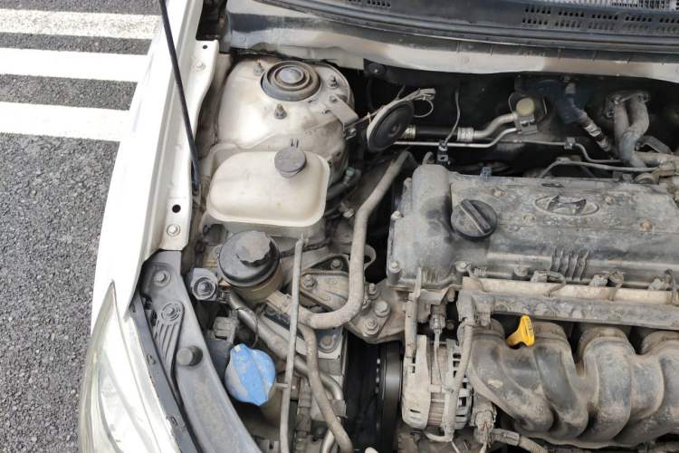 Used Hyundai Celesta 2015 1.6L Automatic Comfort Model Engine Bay Right