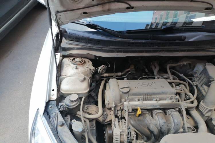 Used Hyundai Celesta 2015 1.6L Manual Comfort Model Engine Bay Right
