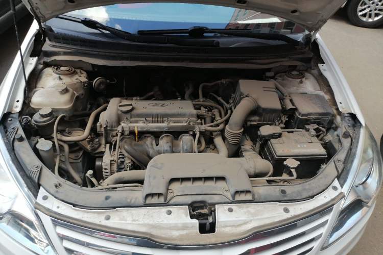 Used Hyundai Celesta 2015 1.6L Manual Comfort Model Engine Bay