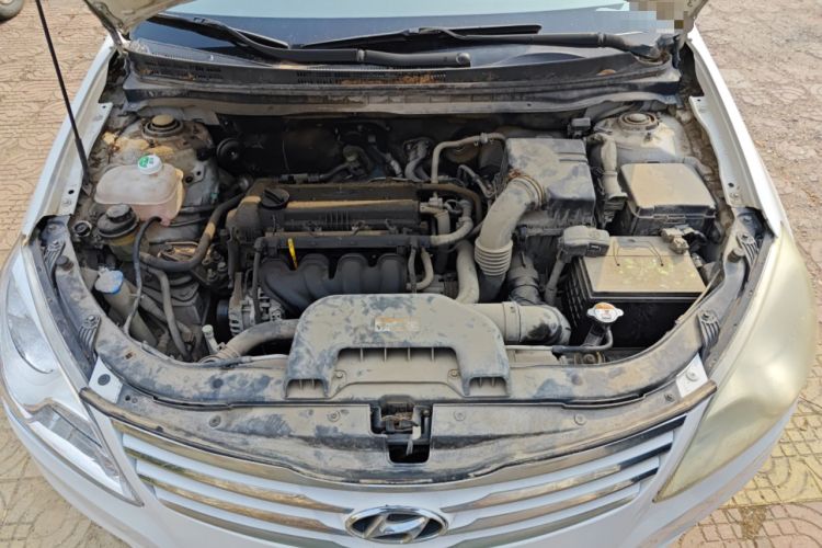 Used Hyundai Celesta 2015 1.6L Manual Comfort Model Engine Bay