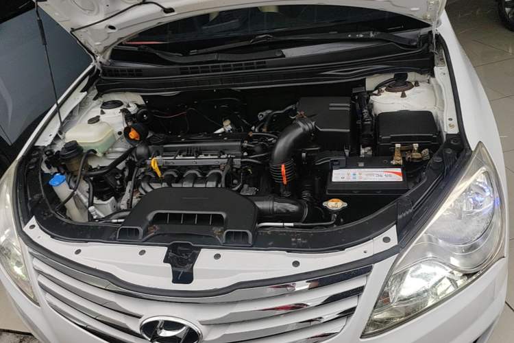 Used Hyundai Celesta 2015 1.6L Automatic Comfort Model Engine Bay