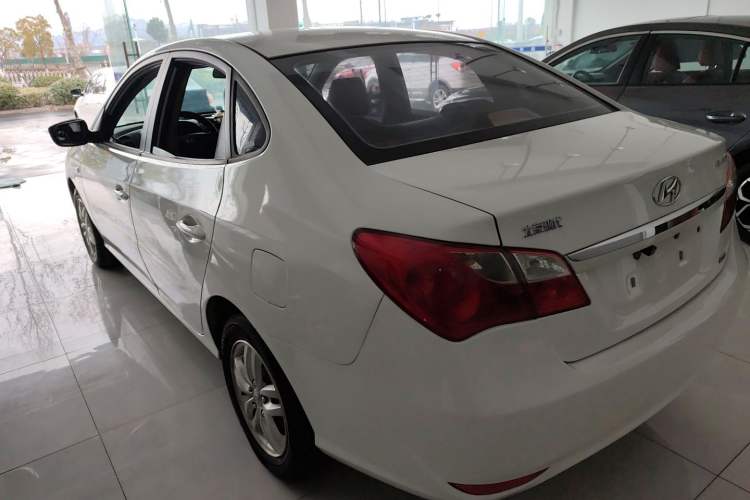Used Hyundai Celesta 2015 1.6L Manual Comfort Model Exterior 2