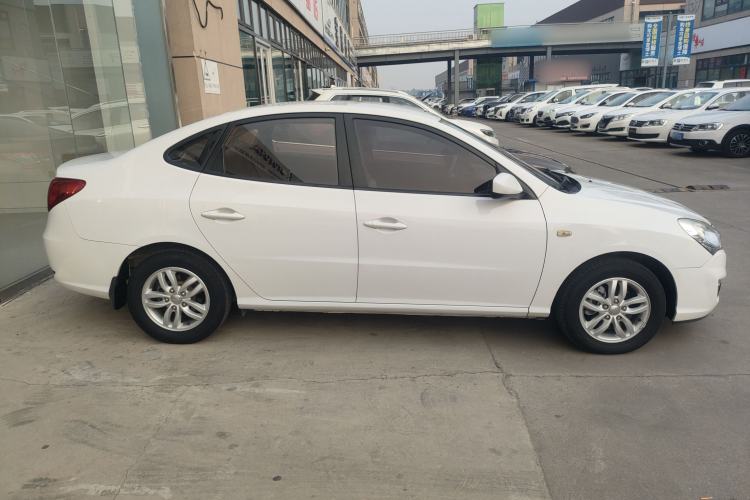 Used Hyundai Celesta 2015 1.6L Manual Comfort Model Exterior 2