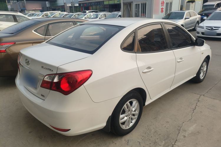 Used Hyundai Celesta 2015 1.6L Manual Comfort Model Exterior 3