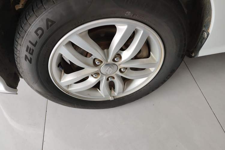 Used Hyundai Celesta 2015 1.6L Manual Comfort Model Exterior 4