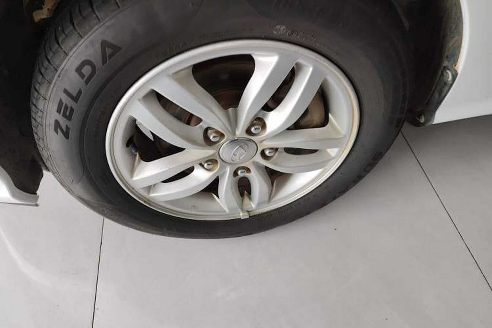 Used Hyundai Celesta 2015 1.6L Manual Comfort Model Exterior 4