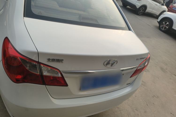 Used Hyundai Celesta 2015 1.6L Manual Comfort Model Exterior 4