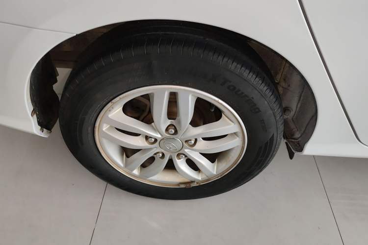 Used Hyundai Celesta 2015 1.6L Manual Comfort Model Exterior 5