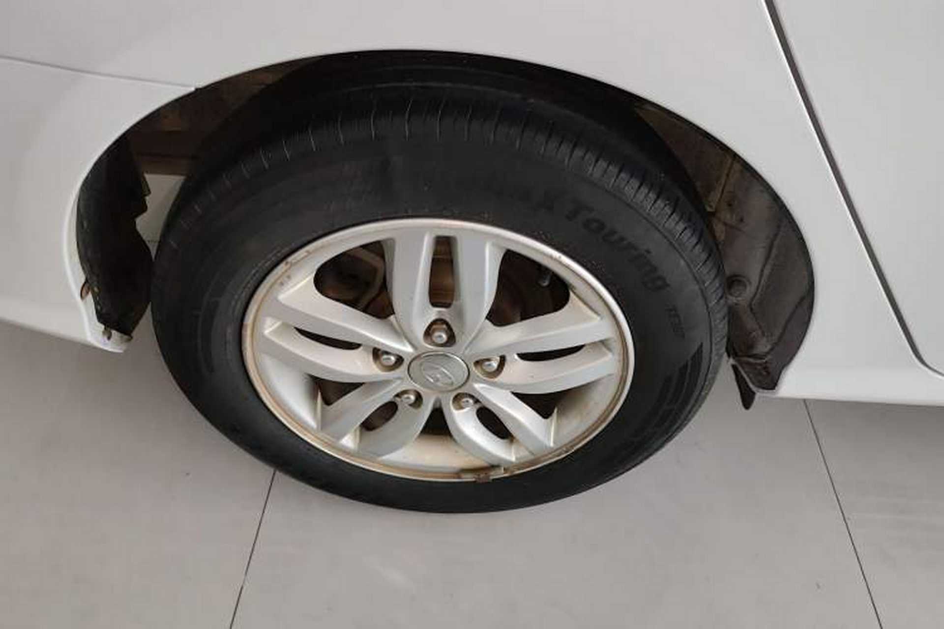 Used Hyundai Celesta 2015 1.6L Manual Comfort Model Exterior 5