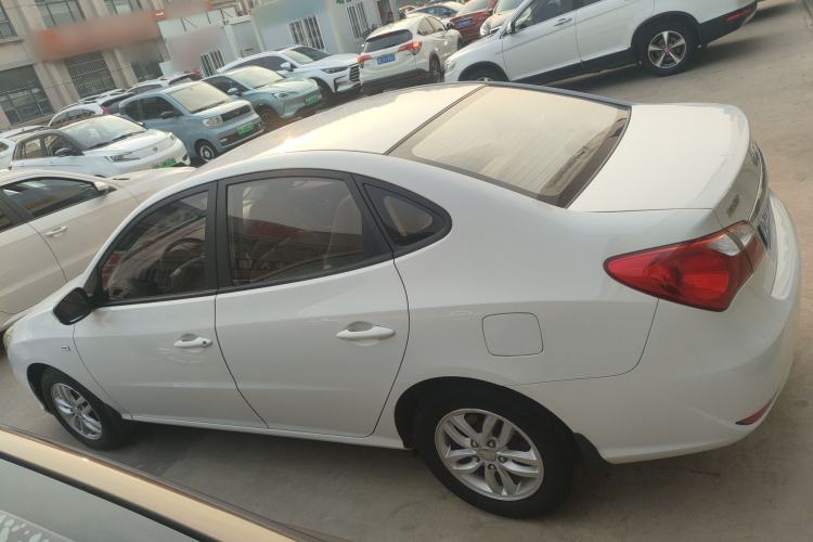 Used Hyundai Celesta 2015 1.6L Manual Comfort Model Exterior 5