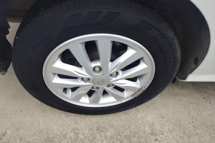 Used Hyundai Celesta 2015 1.6L Automatic Comfort Model Exterior 5