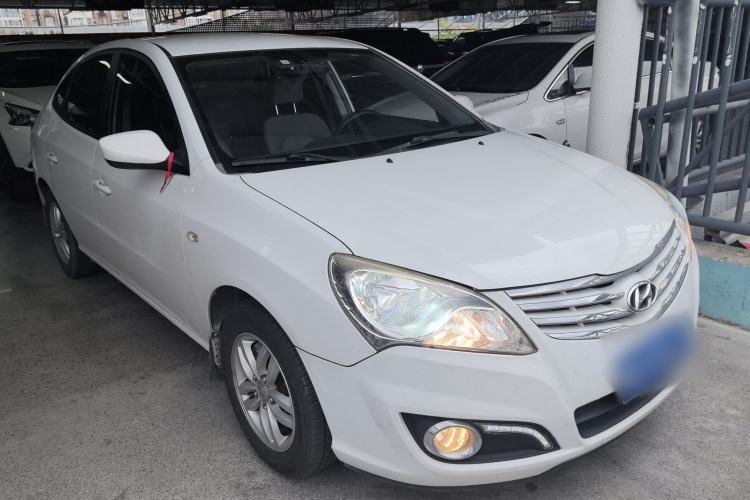 Used Hyundai Celesta 2015 1.6L Manual Comfort Model Front Right 45 Deg