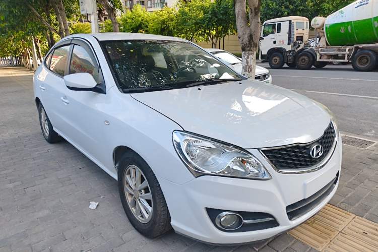 Used Hyundai Celesta 2015 1.6L Automatic Comfort Model Front Right 45 Deg
