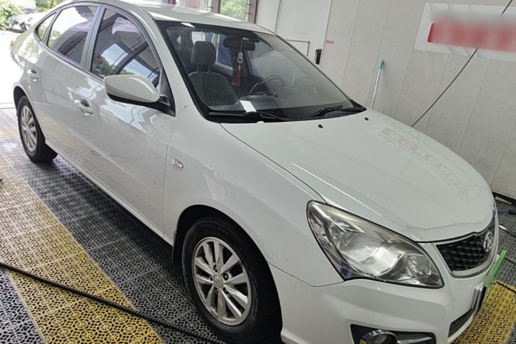 Used Hyundai Celesta 2015 1.6L Automatic Comfort Model Front Right 45 Deg