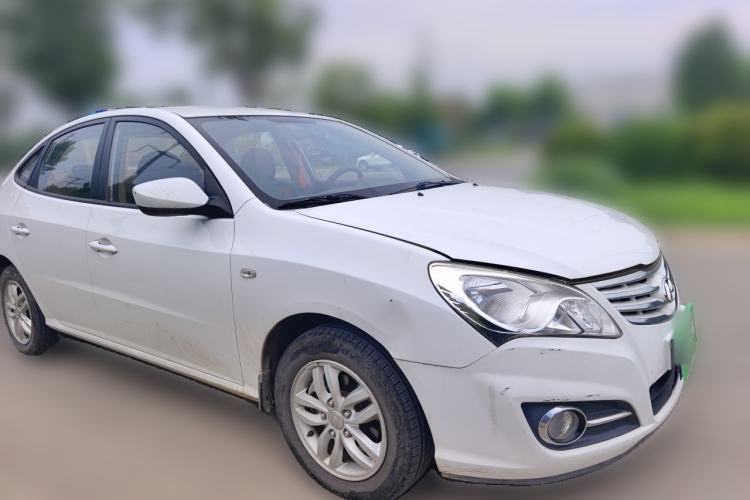 Used Hyundai Celesta 2015 1.6L Manual Comfort Model Front Right 45 Deg