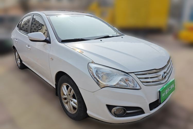 Used Hyundai Celesta 2015 1.6L Manual Comfort Model Front Right 45 Deg