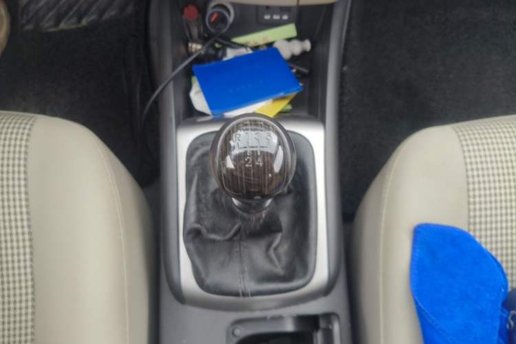 Used Hyundai Celesta 2015 1.6L Manual Comfort Model Gear Lever