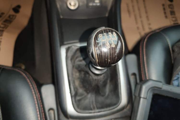 Used Hyundai Celesta 2015 1.6L Manual Comfort Model Gear Lever