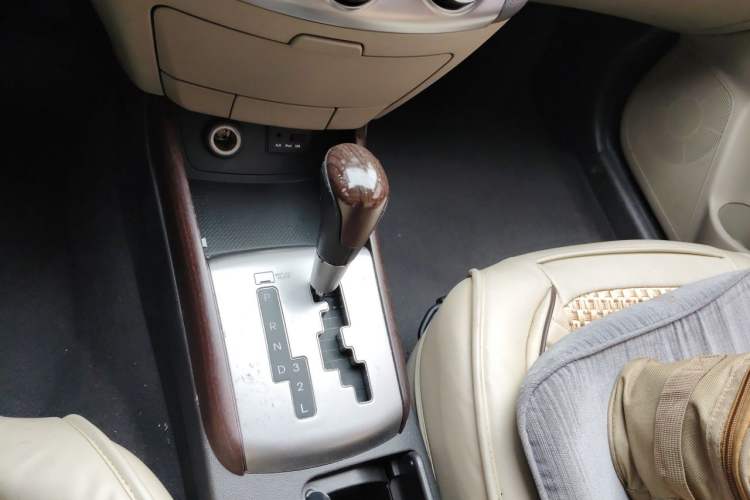 Used Hyundai Celesta 2015 1.6L Automatic Comfort Model Gear Lever