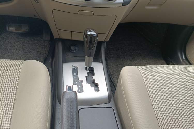 Used Hyundai Celesta 2015 1.6L Automatic Comfort Model Gear Lever