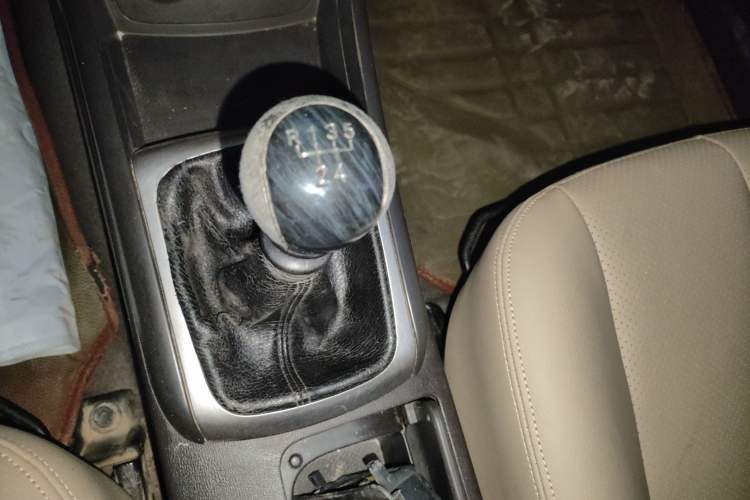 Used Hyundai Celesta 2015 1.6L Manual Comfort Model Gear Lever