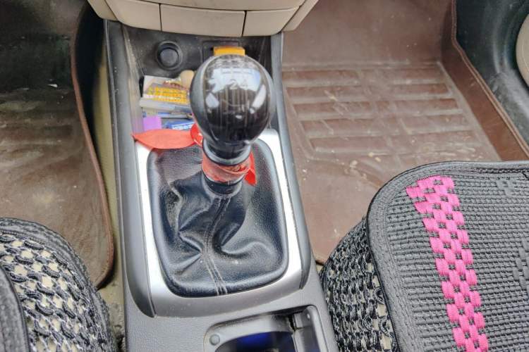 Used Hyundai Celesta 2015 1.6L Manual Comfort Model Gear Lever