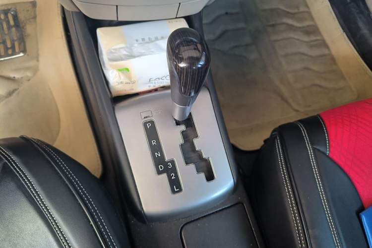 Used Hyundai Celesta 2015 1.6L Automatic Comfort Model Gear Lever