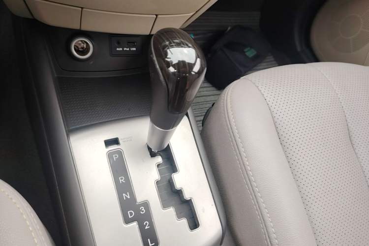 Used Hyundai Celesta 2015 1.6L Automatic Comfort Model Gear Lever