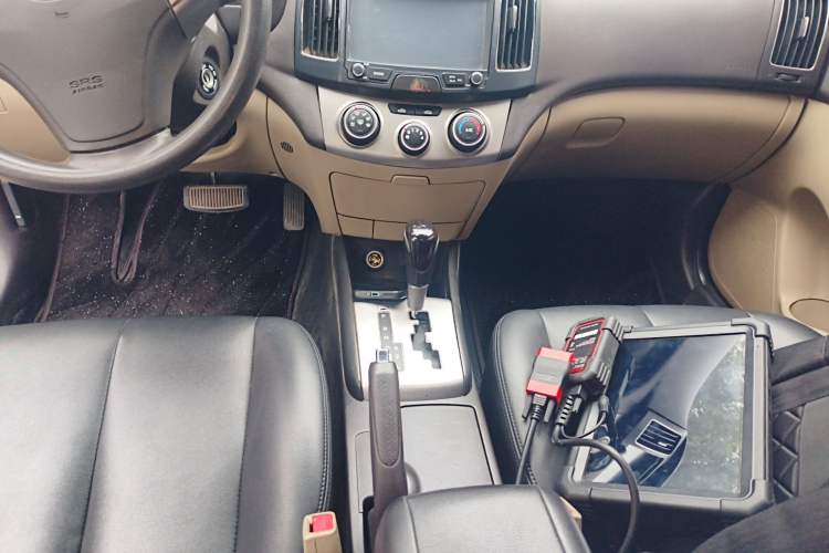 Used Hyundai Celesta 2015 1.6L Automatic Comfort Model Gear Lever