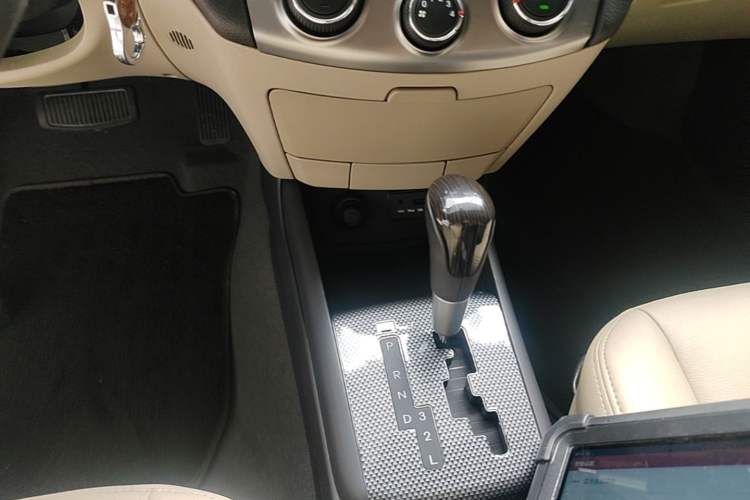 Used Hyundai Celesta 2015 1.6L Automatic Comfort Model Gear Lever
