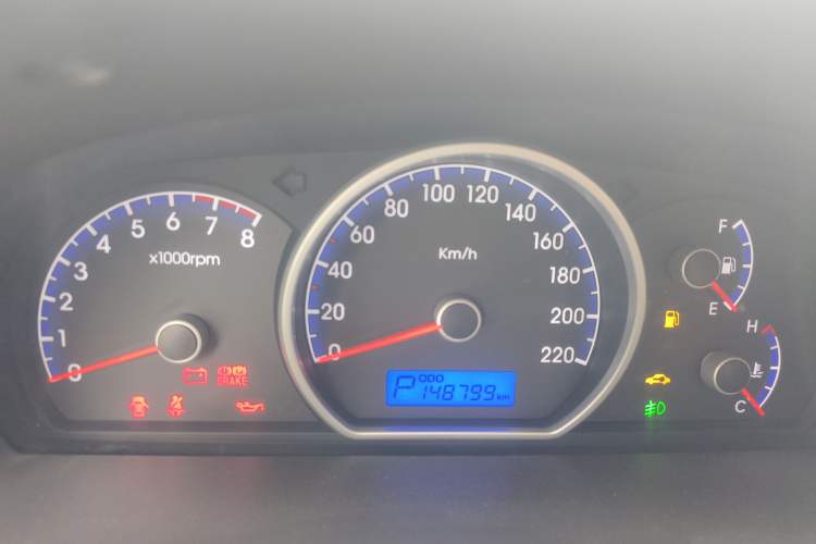 Used Hyundai Celesta 2015 1.6L Automatic Comfort Model Instrument Cluster