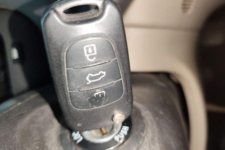Used Hyundai Celesta 2015 1.6L Manual Comfort Model Interior 1