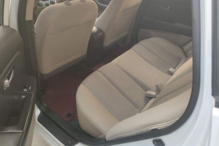 Used Hyundai Celesta 2015 1.6L Manual Comfort Model Interior 1