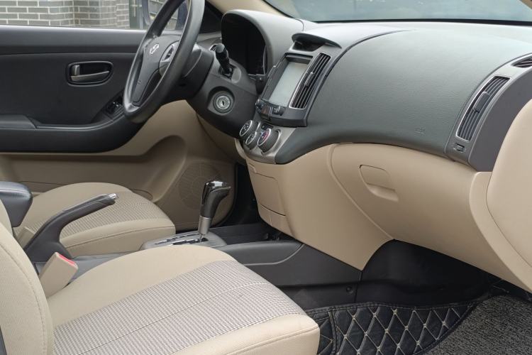 Used Hyundai Celesta 2015 1.6L Automatic Comfort Model Interior 1