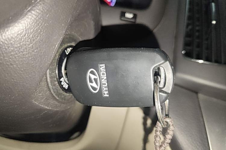 Used Hyundai Celesta 2015 1.6L Automatic Comfort Model Interior 1