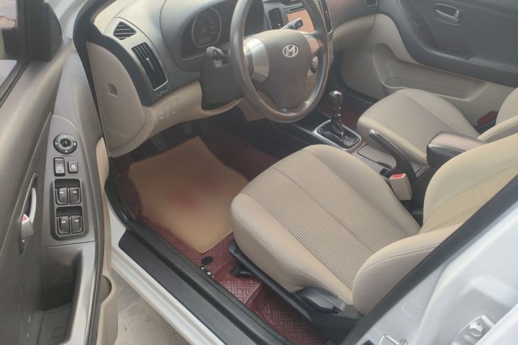 Used Hyundai Celesta 2015 1.6L Manual Comfort Model Interior 2
