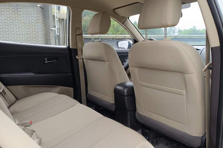 Used Hyundai Celesta 2015 1.6L Automatic Comfort Model Interior 3