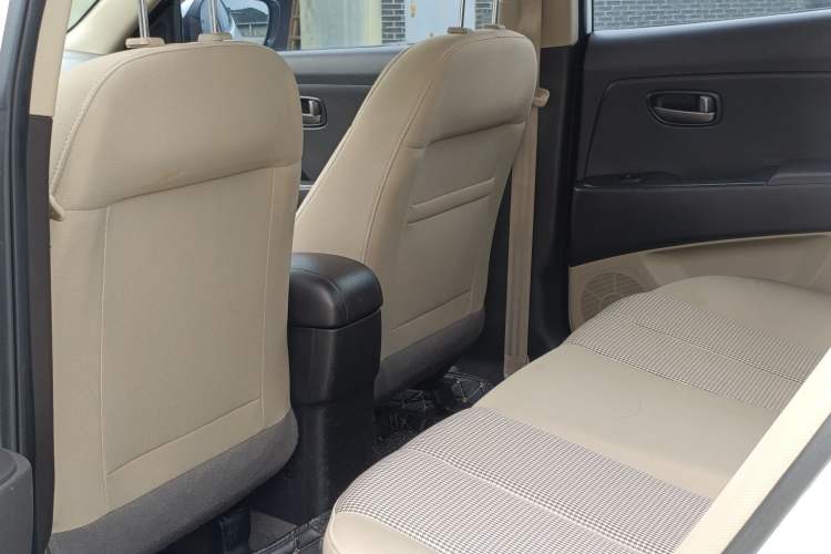 Used Hyundai Celesta 2015 1.6L Automatic Comfort Model Interior 5