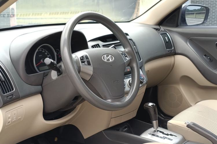 Used Hyundai Celesta 2015 1.6L Automatic Comfort Model Interior 6