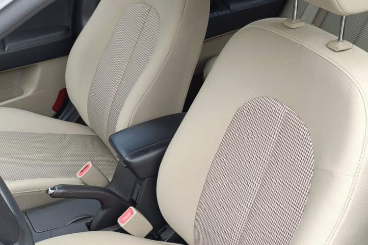 Used Hyundai Celesta 2015 1.6L Automatic Comfort Model Interior 7