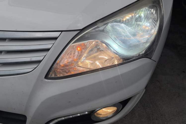 Used Hyundai Celesta 2015 1.6L Manual Comfort Model Left Front Headlight