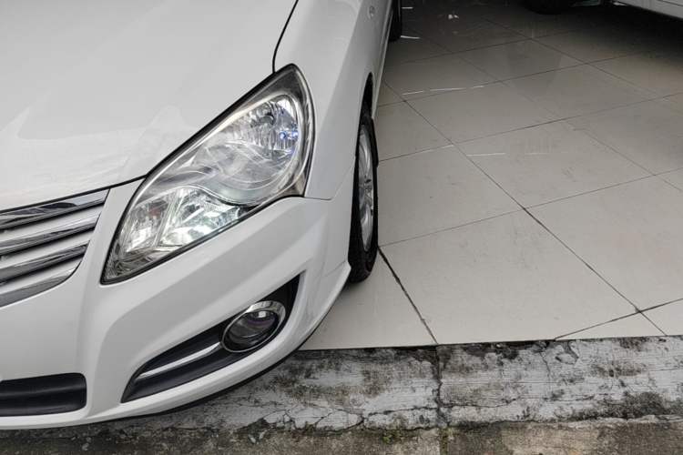 Used Hyundai Celesta 2015 1.6L Automatic Comfort Model Left Front Headlight