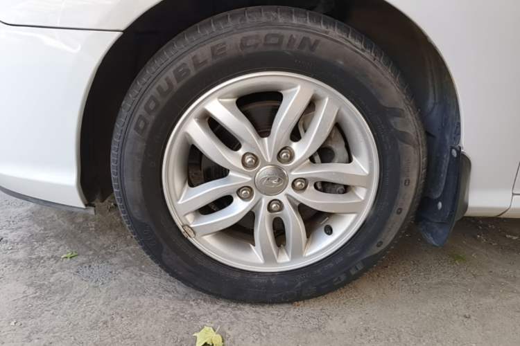 Used Hyundai Celesta 2015 1.6L Automatic Comfort Model Left Front Wheel Hub