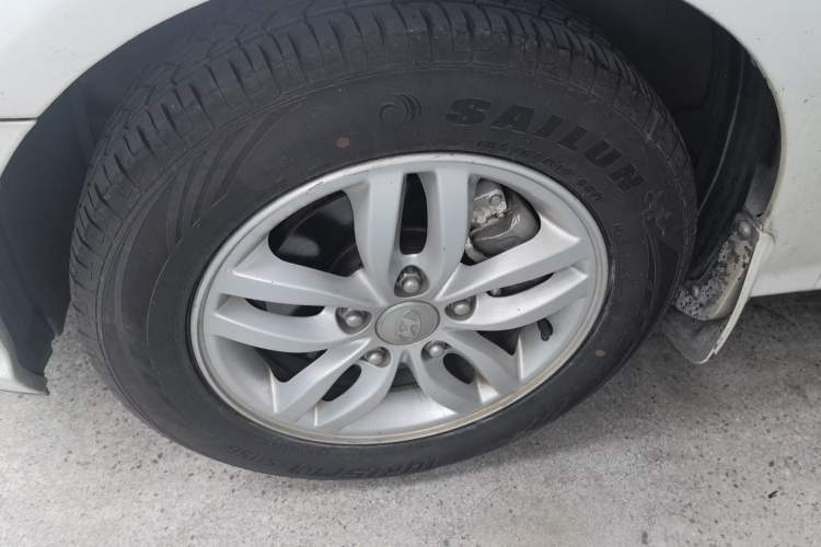 Used Hyundai Celesta 2015 1.6L Manual Comfort Model Left Front Wheel Hub