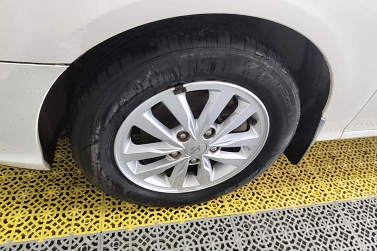 Used Hyundai Celesta 2015 1.6L Automatic Comfort Model Left Front Wheel Hub