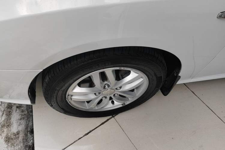 Used Hyundai Celesta 2015 1.6L Automatic Comfort Model Left Front Wheel Hub