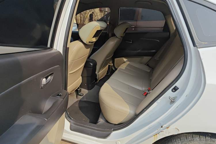 Used Hyundai Celesta 2015 1.6L Manual Comfort Model Left Rear Seat