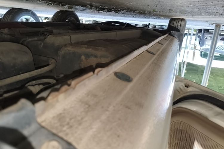 Used Hyundai Celesta 2015 1.6L Automatic Comfort Model Left Side Sill