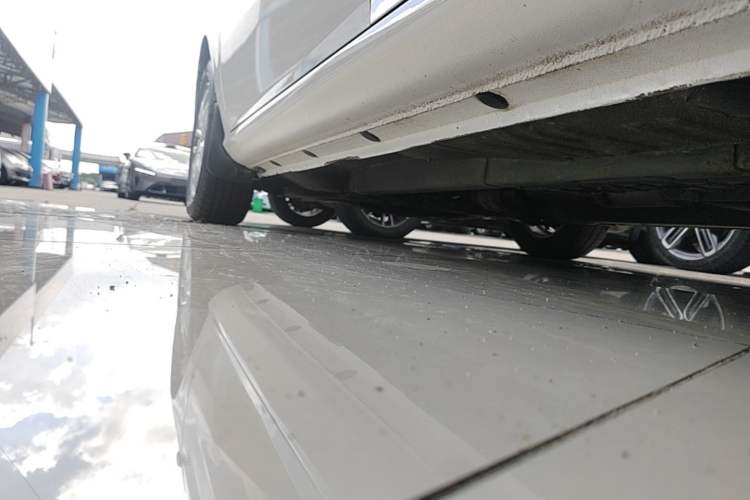 Used Hyundai Celesta 2015 1.6L Automatic Comfort Model Left Side Sill
