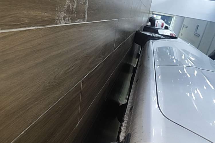 Used Hyundai Celesta 2015 1.6L Automatic Comfort Model Left Side Sill